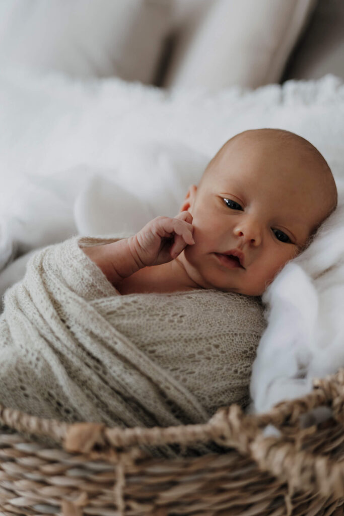 Newbornfoto im Atelier von Hanna Stoeber Fotografie in Freising